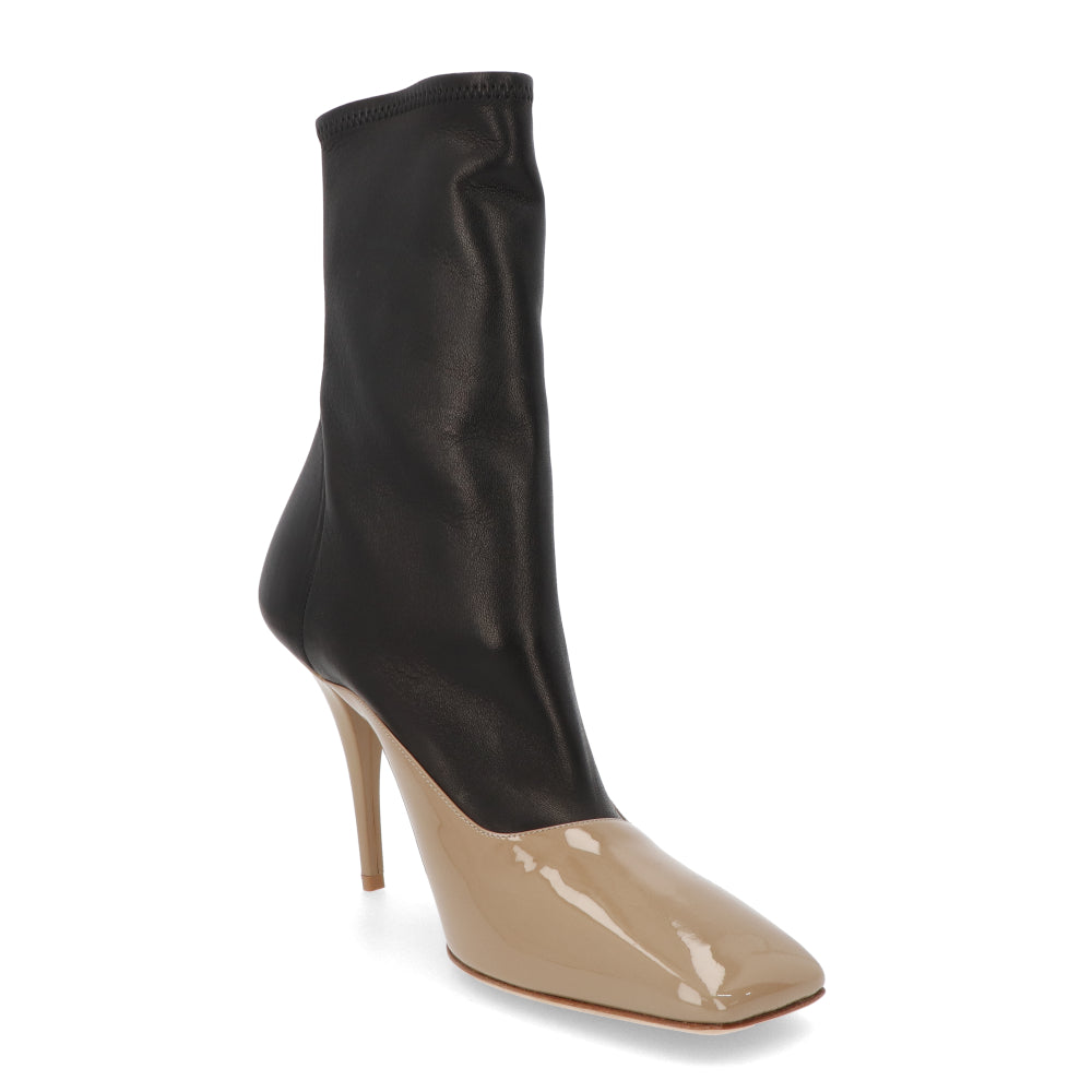 バーバリー ショートブーツ 8015548 A1386 ブラック