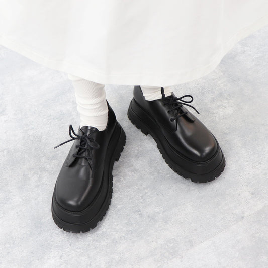 バーバリー レザーシューズ 8024800 A1189 ブラック