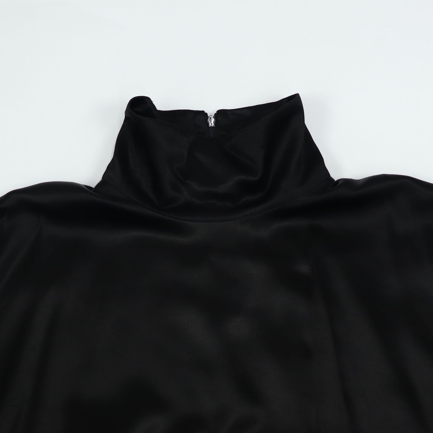 バレンシアガ 719995 TLO28 1000 ワンピース