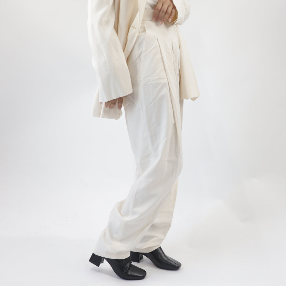 フェラガモ FERRAGAMO パンツ ホワイト系 レディース