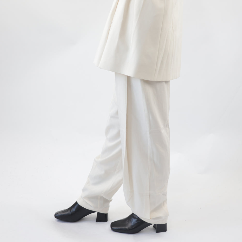 フェラガモ FERRAGAMO パンツ ホワイト系 レディース