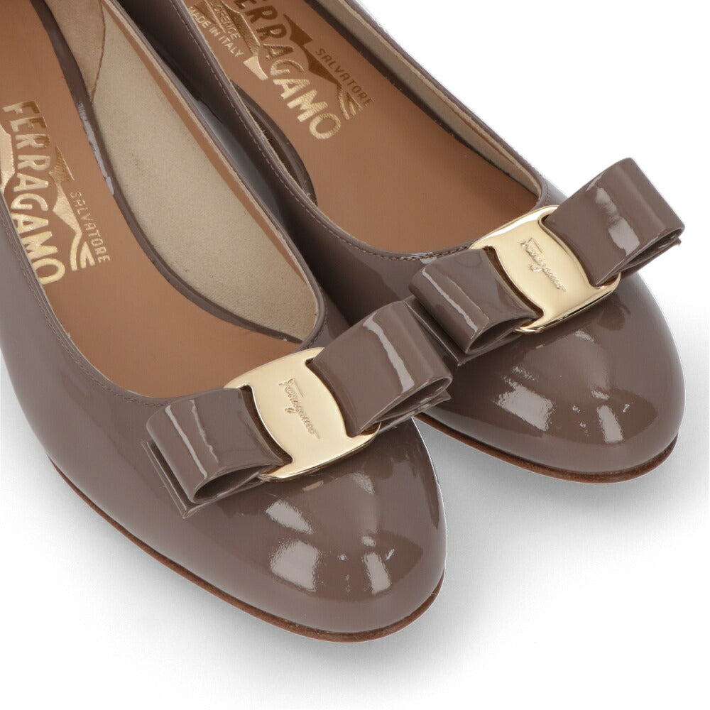 FERRAGAMO パンプス グレージュ レザー ヴァラリボン  VARA 1 740693