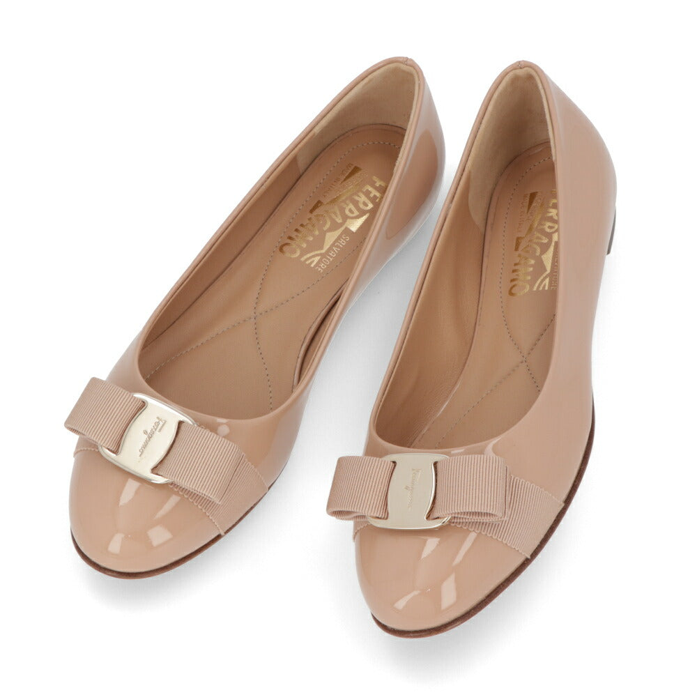 FERRAGAMO パンプス ベージュ レザー ヴァラリボン  VARINA 753657