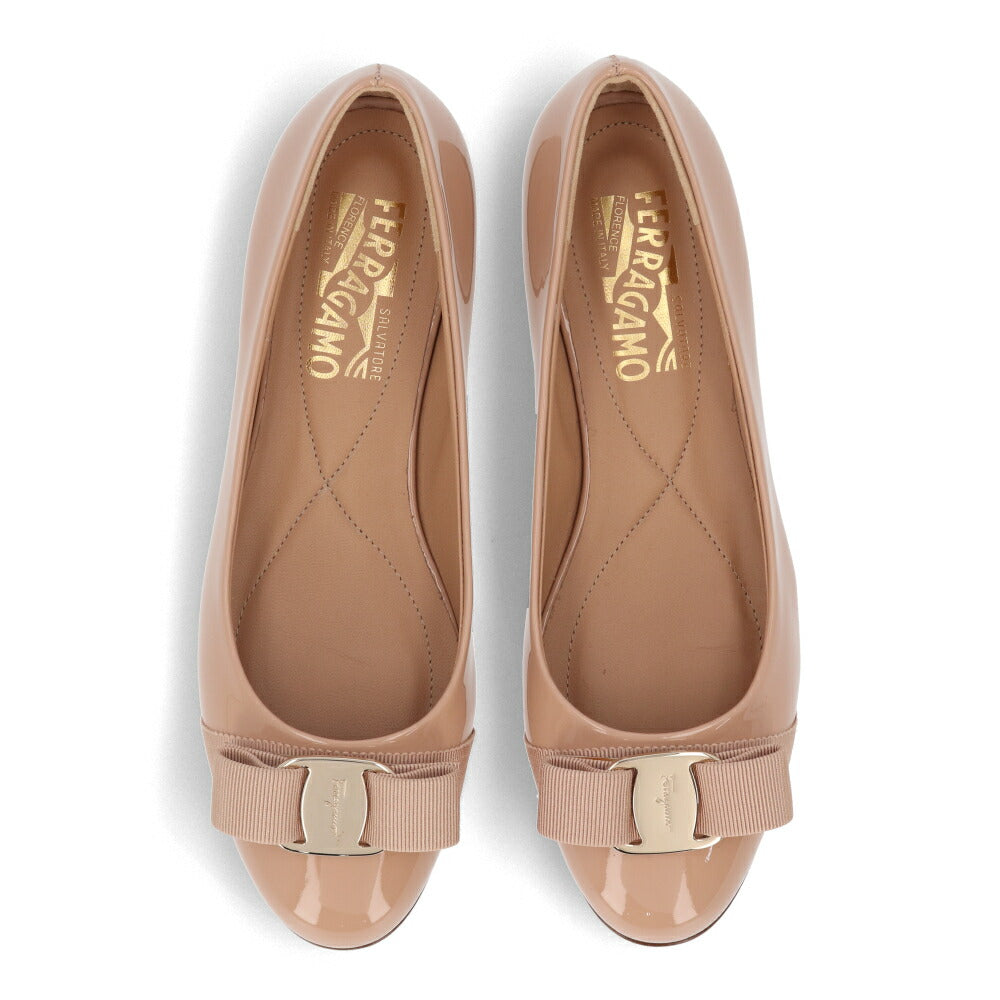 FERRAGAMO パンプス ベージュ レザー ヴァラリボン  VARINA 753657