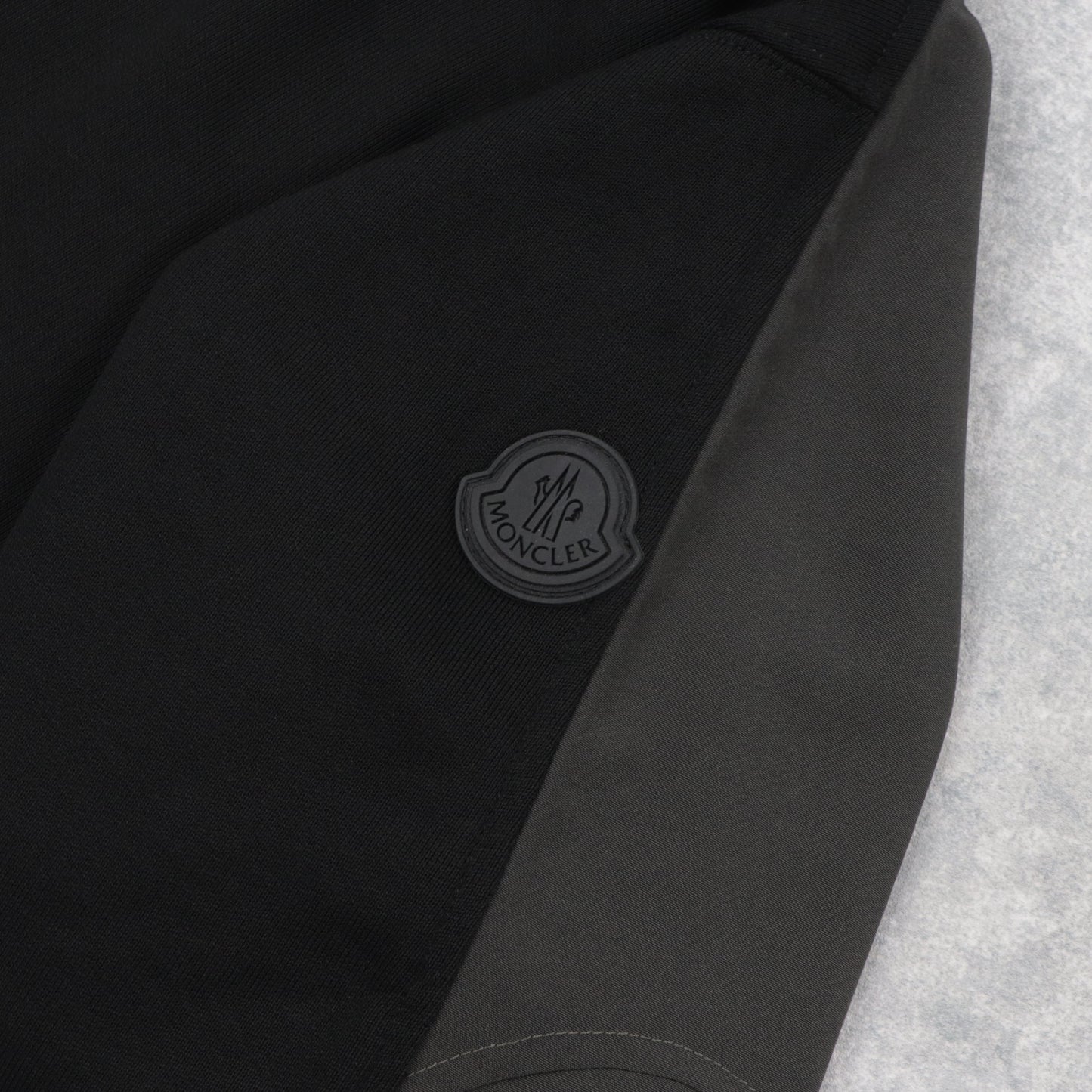 モンクレール パーカー プルオーバー 8G000 07  ブラック