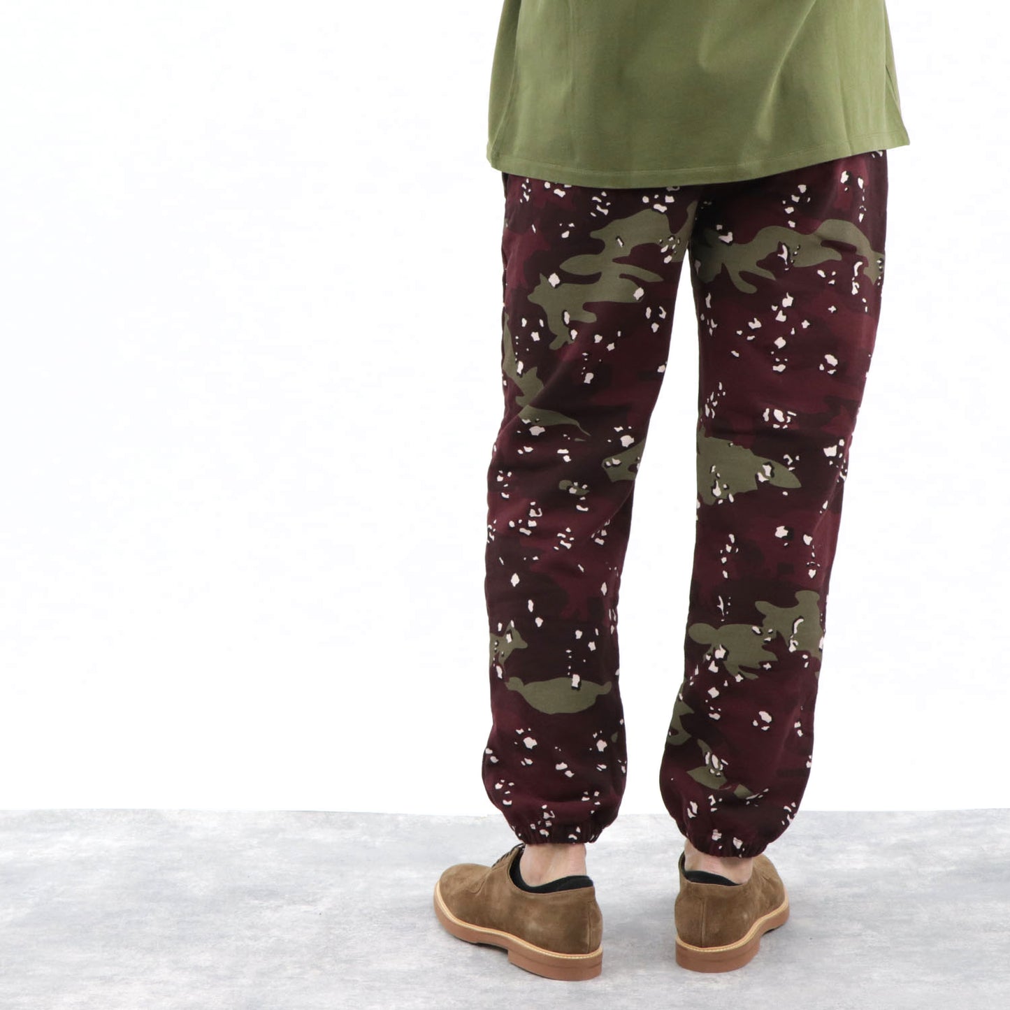 メゾン キツネ ボトムス JM01304KM0019 メンズ 迷彩