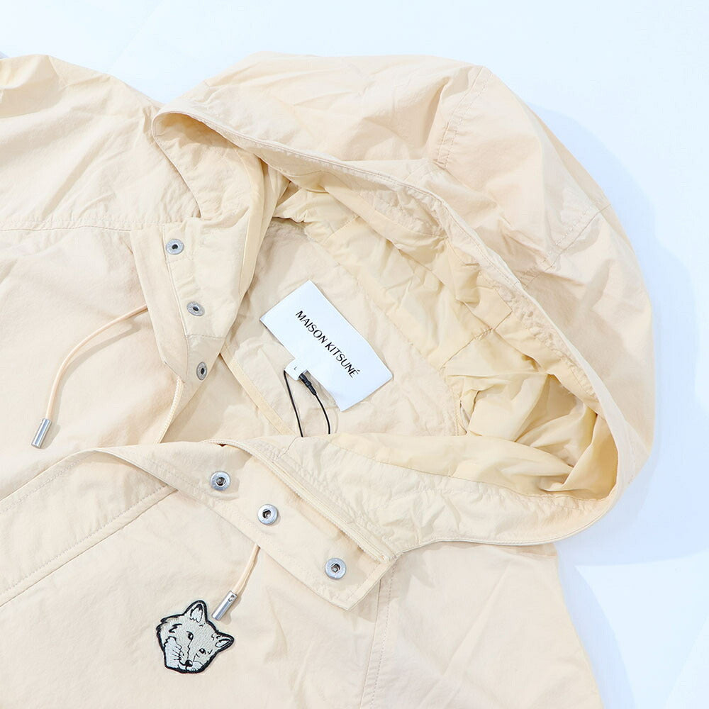 メゾン キツネ MAISON KITSUNE アウター ジャケット・ブルゾン メンズ CLASSIC FOX PATCH WINDBREAKER ベージュ フォックスパッチ ウィンドブレーカー 無地 ワンポイント フード MM02228WQ0072