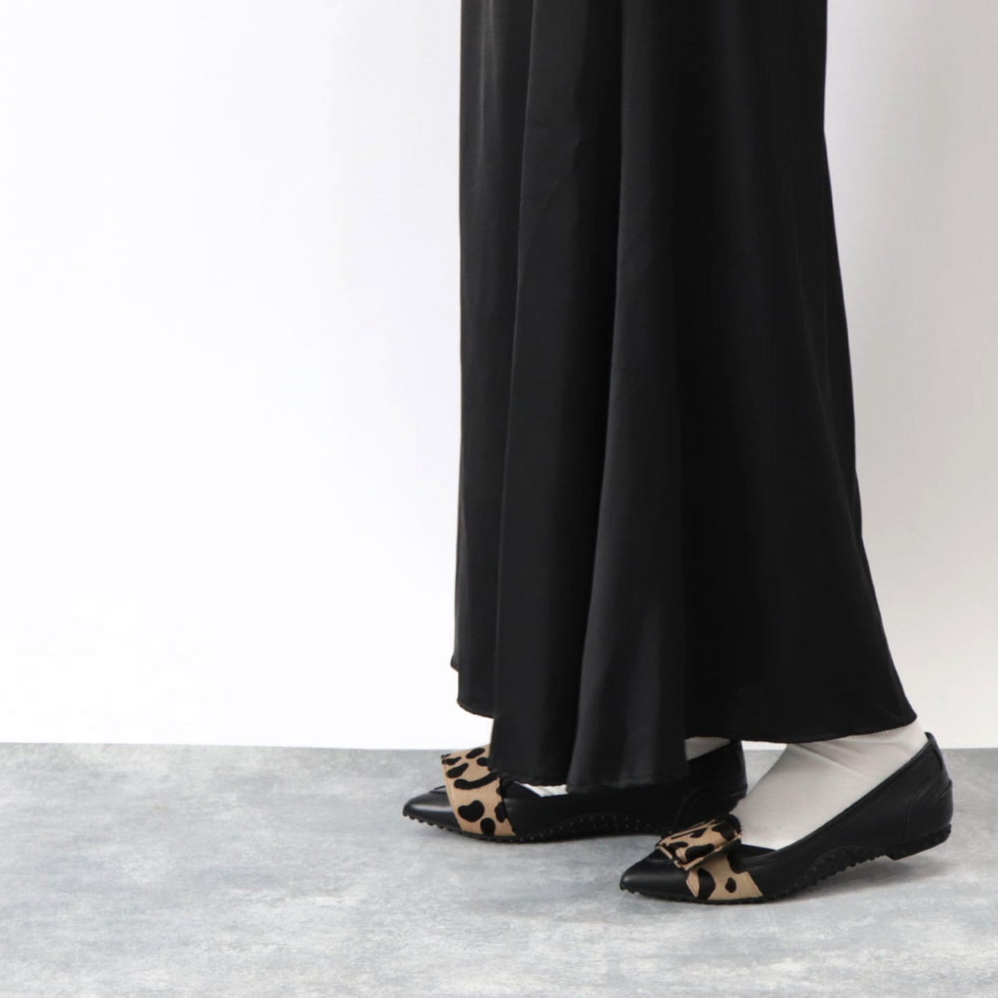 トッズ フラットシューズ XXW58B0BH60M8G3281 レザー