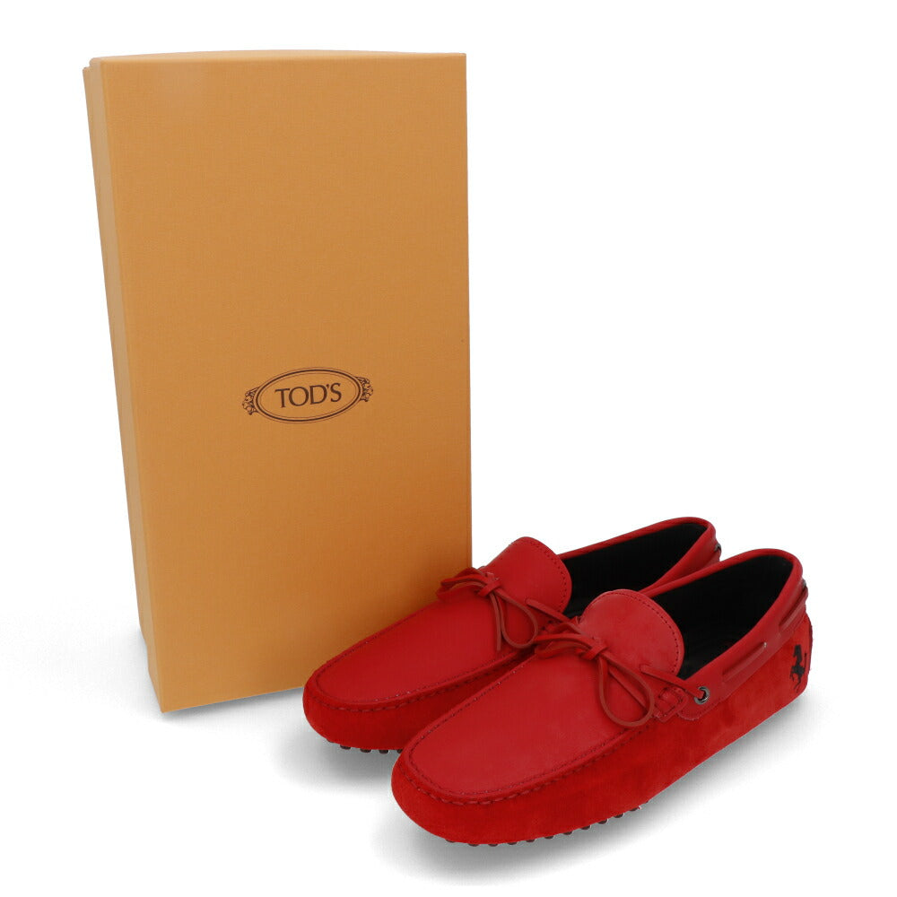 トッズ TOD'S シューズ レザーシューズ メンズ NEW GOMMINI 122 RICAMO CAVALLINO ORX レッド レザー スエード ゴンミーニ ドライビングシューズ モカシン フェラーリ ロゴ リボン 刺繍 XRM0GW0K510ORX02B4