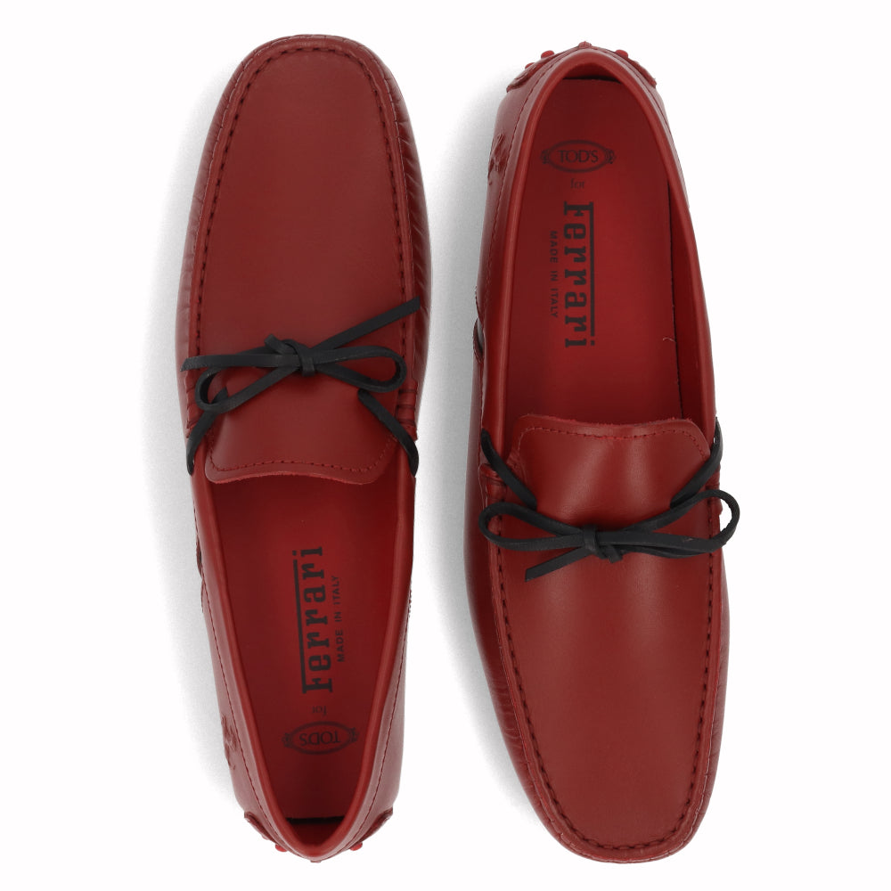 トッズ シューズ レザーシューズ メンズ レッド レザー ゴンミーニ モカシン ドライビングシューズ フェラーリ Ferrari ロゴ リボン