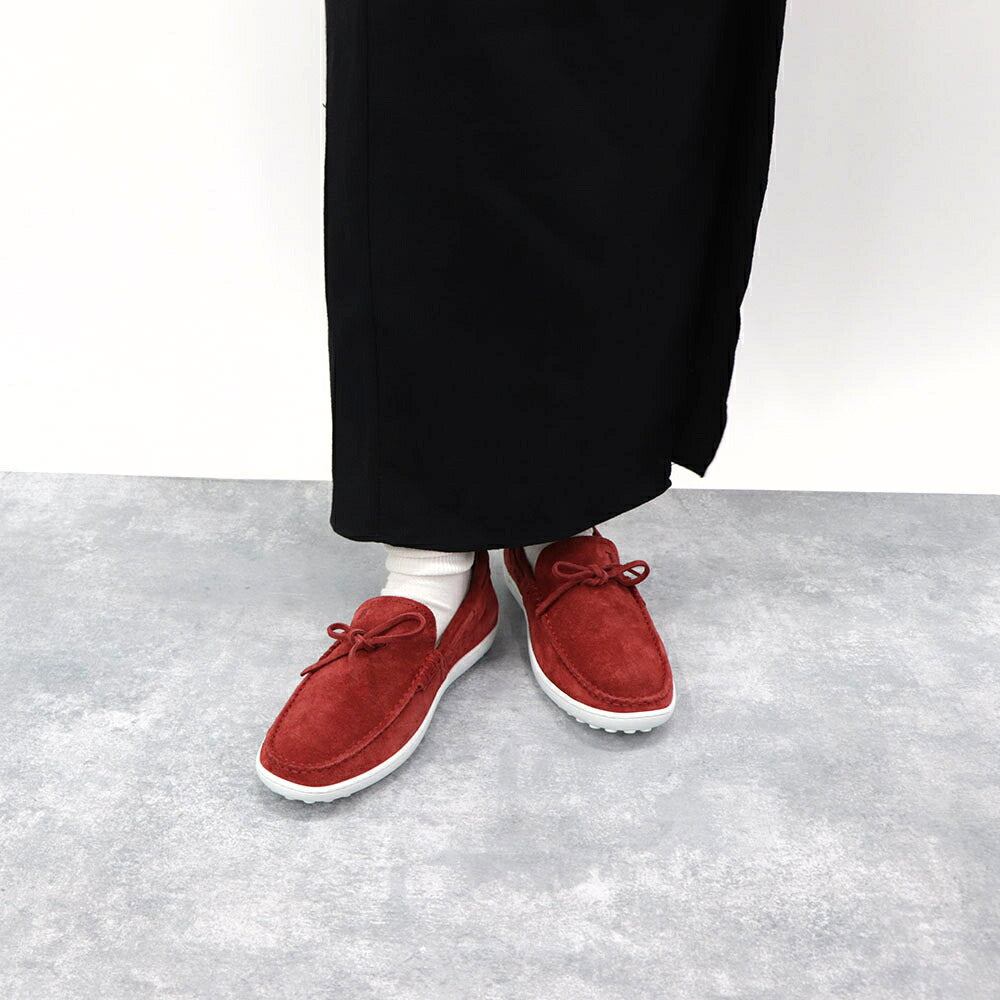 トッズ TODS スリッポン メンズ レザー シューズ シューズ スニーカー レッド スエード スウェード ドライビングシューズ ロゴ リボン モカシン XXM15C0CN50RE0 R007