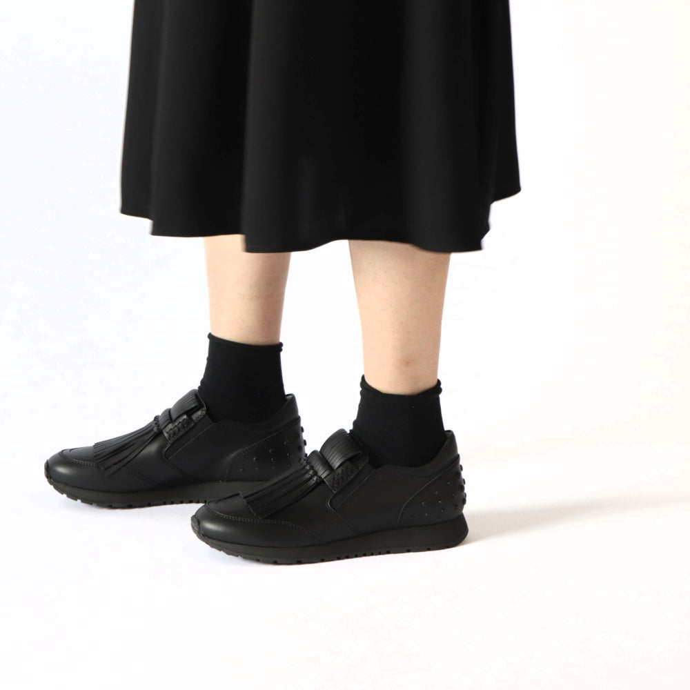 TOD’S スニーカー スリッポン ブラック フリンジ ローカット
