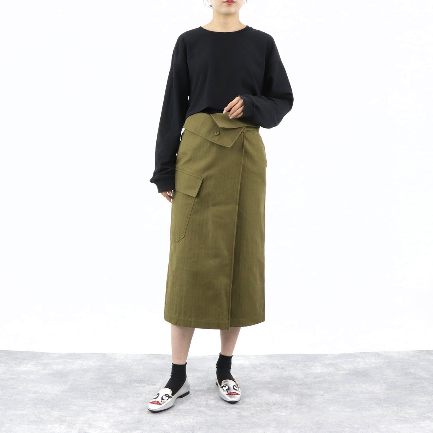 トッズ シューズ パンプス オペラシューズ レディース シルバー キラキラ デコレーション ラメ 顔 メタリック ヒールなし XXW47A0V890HWM