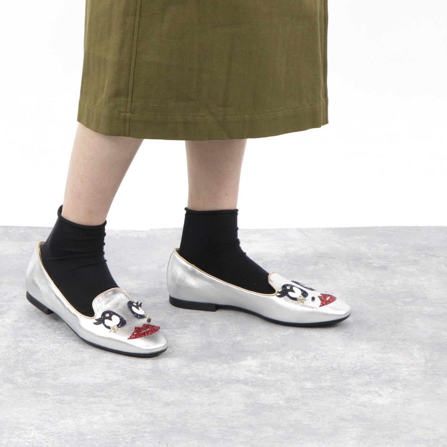 トッズ シューズ パンプス オペラシューズ レディース シルバー キラキラ デコレーション ラメ 顔 メタリック ヒールなし XXW47A0V890HWM
