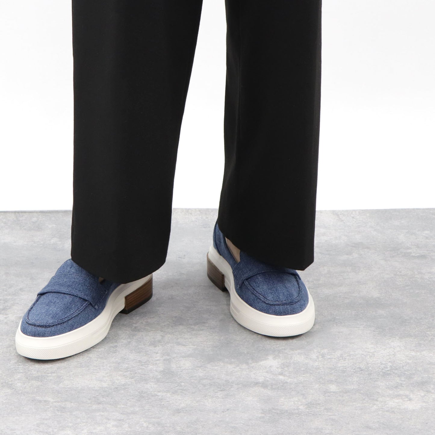 トッズ XXW92B0Y41YJD1 ブルー ローファ デニム