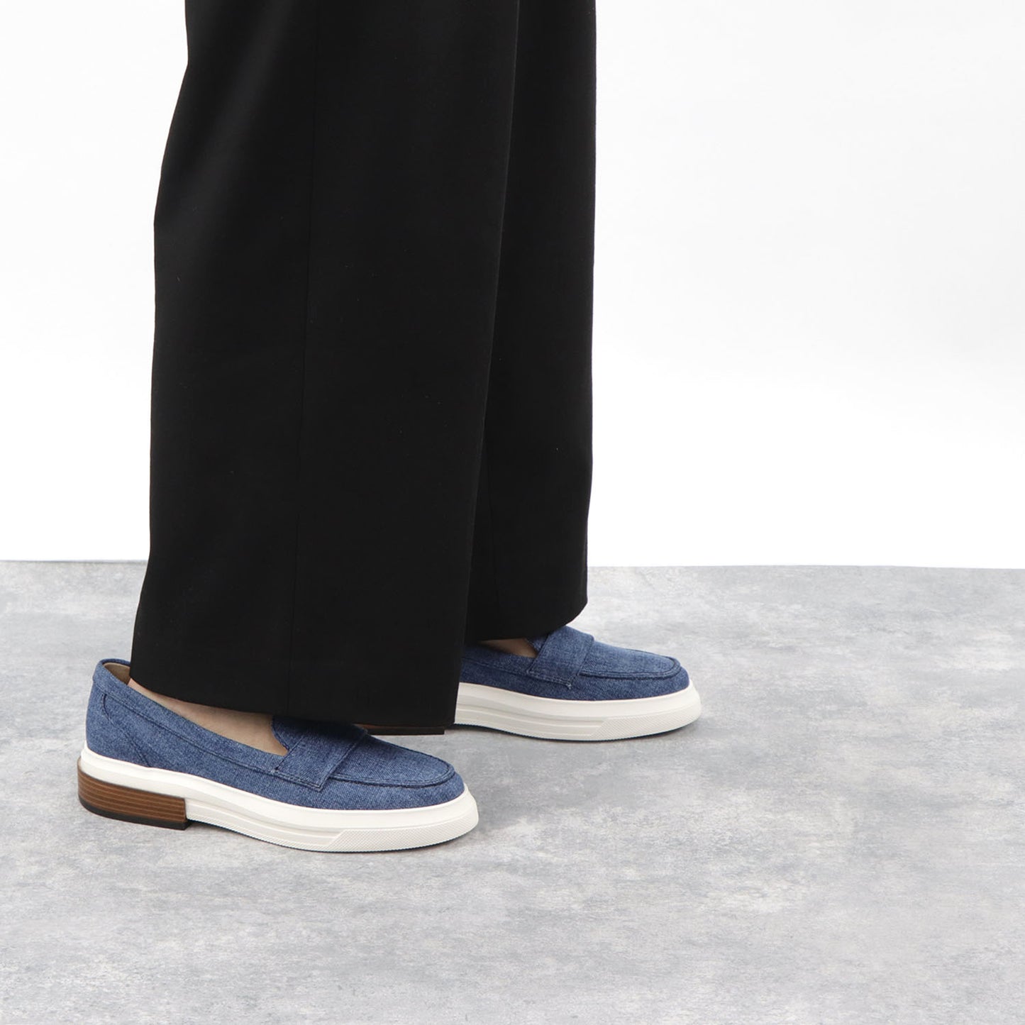 トッズ XXW92B0Y41YJD1 ブルー ローファ デニム