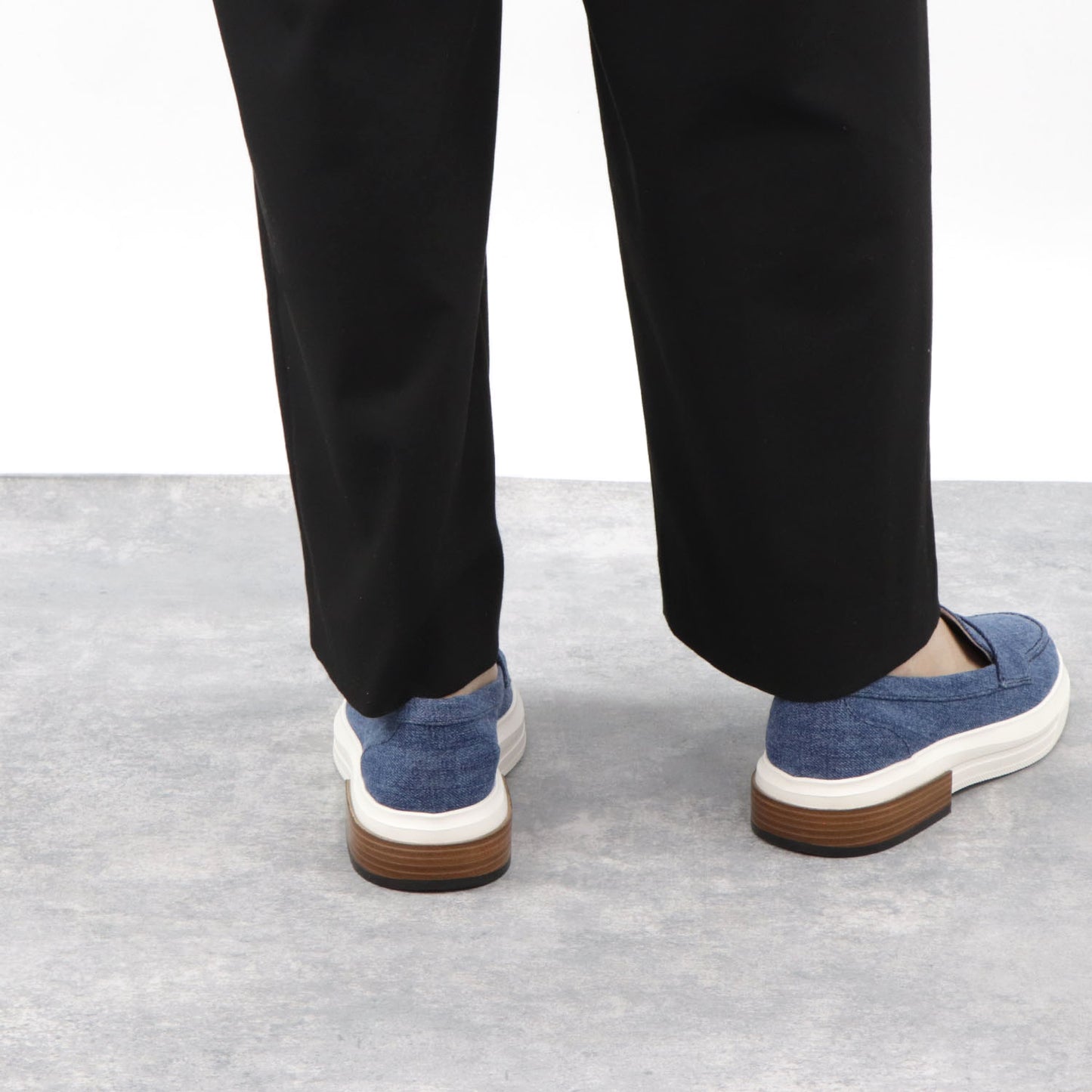 トッズ XXW92B0Y41YJD1 ブルー ローファ デニム