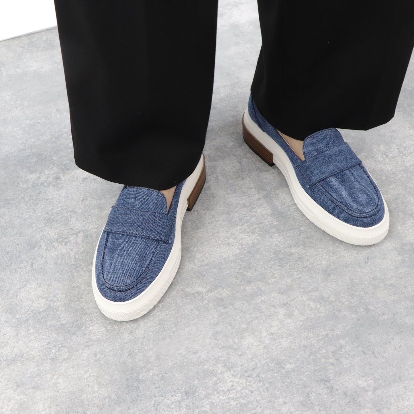 トッズ XXW92B0Y41YJD1 ブルー ローファ デニム