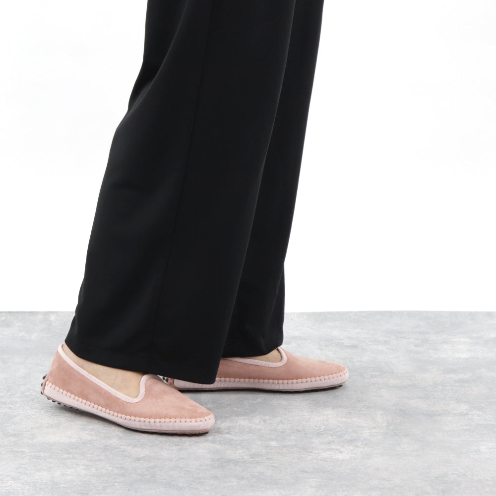 トッズ シューズ パンプス レディース ピンクベージュ レッド スエード ステッチ モカシン ドライビングシューズ ヒールなし XXW24B0AI70HR0