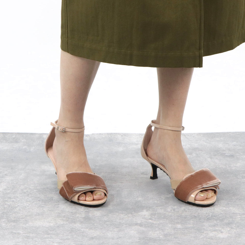 トッズ サンダル XXW60B0BH80L64 アンクルストラップ付