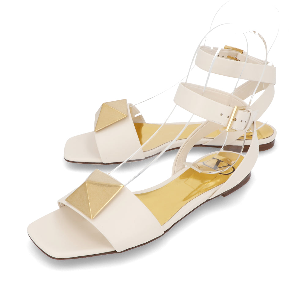 ヴァレンティノ フラットサンダル ワンスタッズ ストラップ