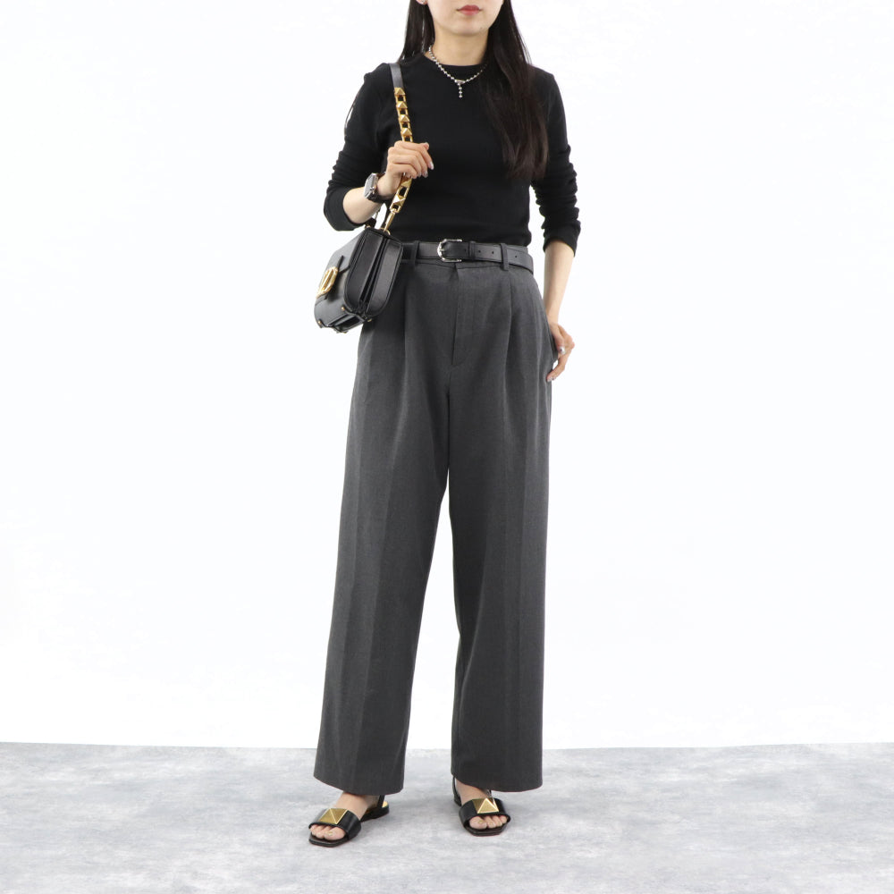 ヴァレンティノ フラットサンダル ワンスタッズ ストラップ