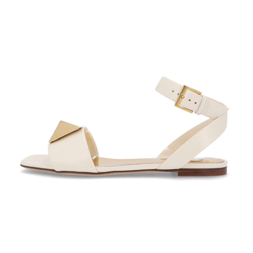 ヴァレンティノ フラットサンダル ワンスタッズ ストラップ