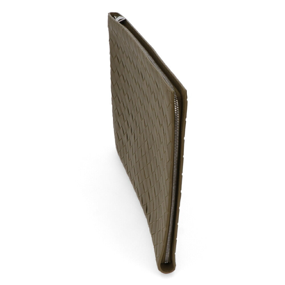 ボッテガ ヴェネタ BOTTEGA VENETA バッグ クラッチバッグ メンズ Intrecciato Half Zipped Pouch カーキ カーフスキン イントレチャート ハーフジップポーチ コントラストカラー 607479 VCPQ3