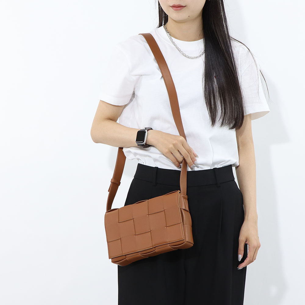 ボッテガ ヴェネタ BOTTEGA VENETA バッグ ショルダーバッグ レディース CASSETTE NAPPA ブラウン ベージュ ラムレザー クロスボディバッグ ボックス型 クラッチバッグ ショルダーバッグ 578004 VMAY1