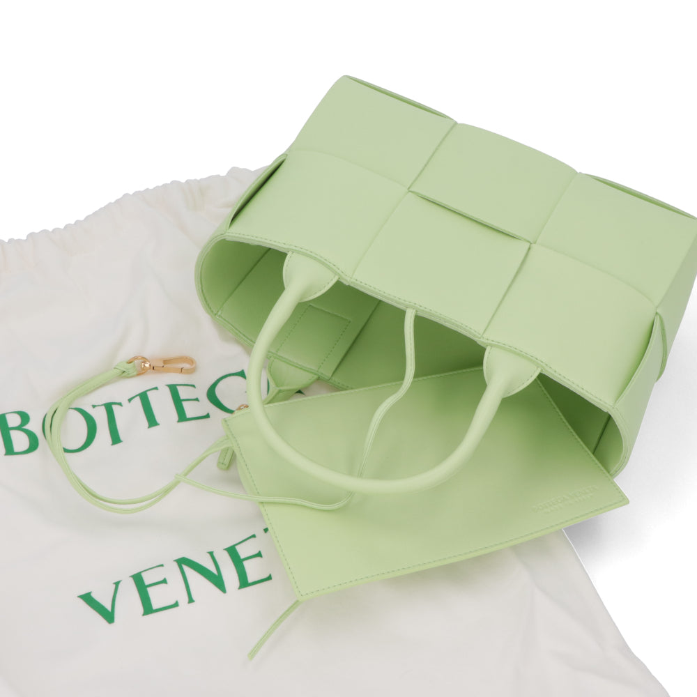ボッテガ ヴェネタ BOTTEGA VENETA バッグ トートバッグ レディース ARCO TOTE ライトグリーン ラムスキン ミニトートバッグ マキシイントレチャート 型押しロゴ エンボスロゴ ショルダーバッグ 2WAY 709337 VCQC2