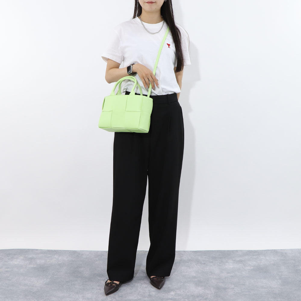 ボッテガ ヴェネタ BOTTEGA VENETA バッグ トートバッグ レディース ARCO TOTE ライトグリーン ラムスキン ミニトートバッグ マキシイントレチャート 型押しロゴ エンボスロゴ ショルダーバッグ 2WAY 709337 VCQC2