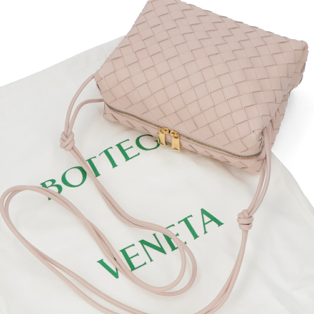 ボッテガ ヴェネタ BOTTEGA VENETA バッグ ショルダーバッグ レディース SMALL LOOP CAMERA BAG ピンクベージュ ラムスキン カーフレザー イントレチャート カメラバッグ ショルダーバッグ 723548 V1G11