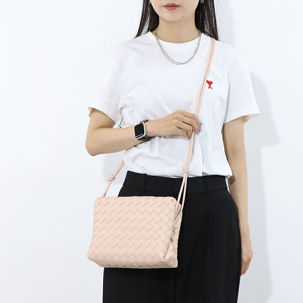ボッテガ ヴェネタ BOTTEGA VENETA バッグ ショルダーバッグ レディース SMALL LOOP CAMERA BAG ピンクベージュ ラムスキン カーフレザー イントレチャート カメラバッグ ショルダーバッグ 723548 V1G11