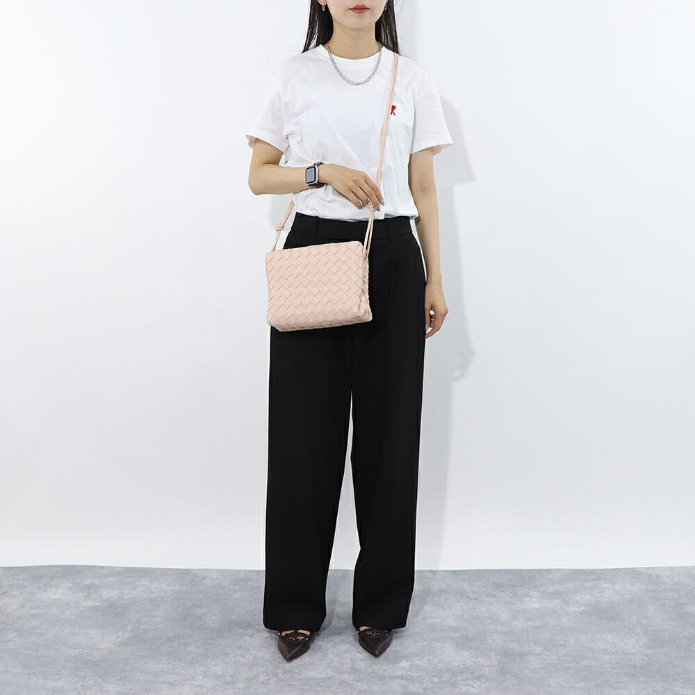 ボッテガ ヴェネタ BOTTEGA VENETA バッグ ショルダーバッグ レディース SMALL LOOP CAMERA BAG ピンクベージュ ラムスキン カーフレザー イントレチャート カメラバッグ ショルダーバッグ 723548 V1G11