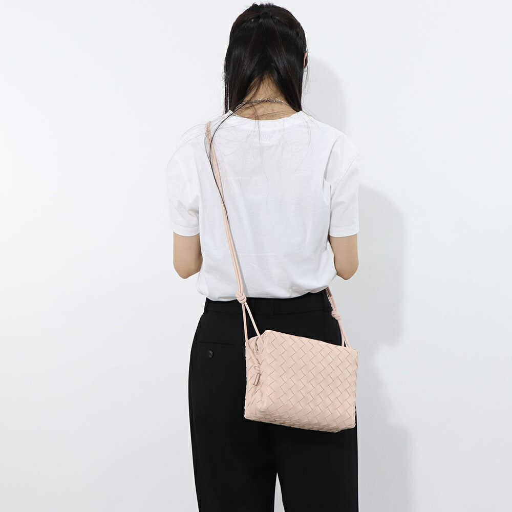 ボッテガ ヴェネタ BOTTEGA VENETA バッグ ショルダーバッグ レディース SMALL LOOP CAMERA BAG ピンクベージュ ラムスキン カーフレザー イントレチャート カメラバッグ ショルダーバッグ 723548 V1G11
