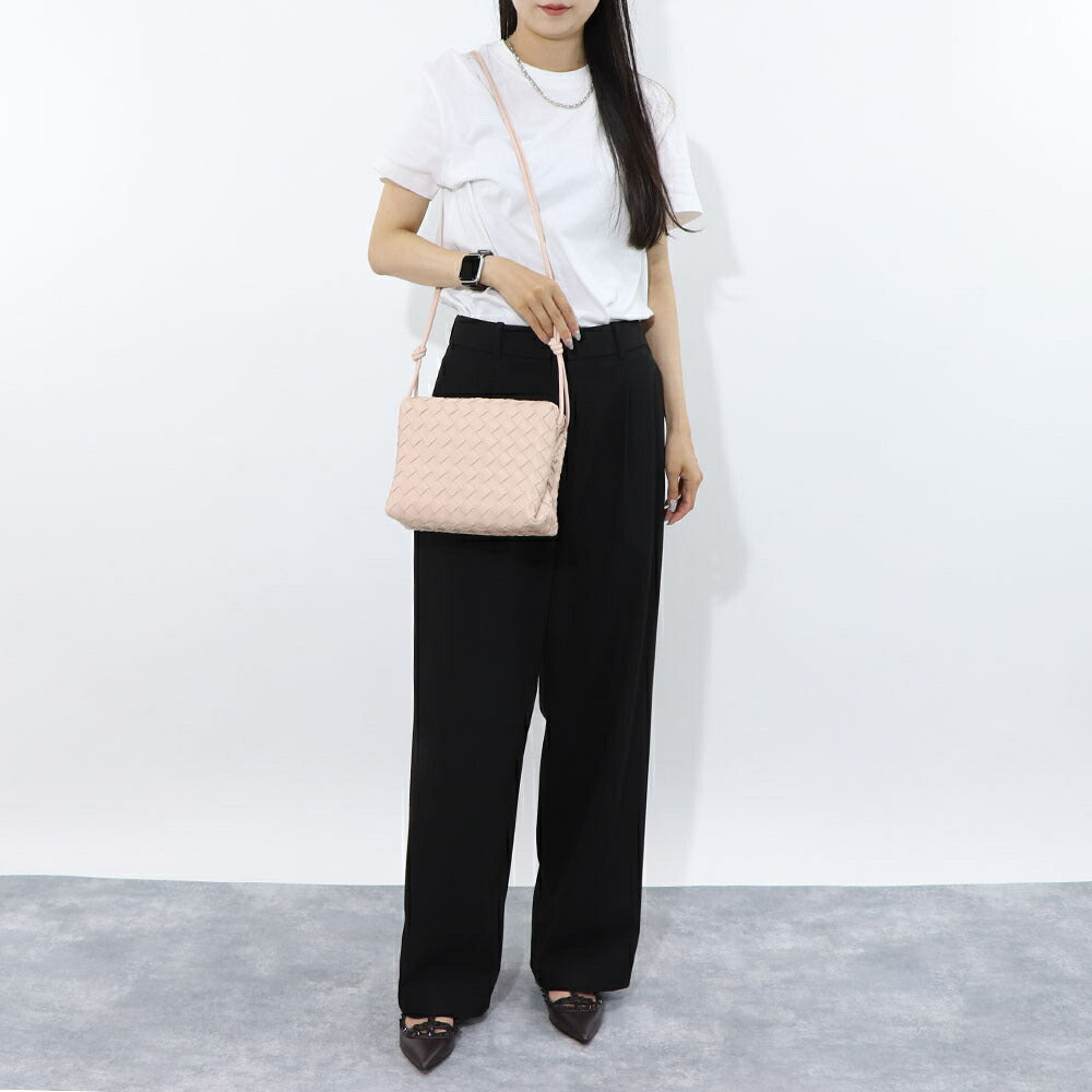 ボッテガ ヴェネタ BOTTEGA VENETA バッグ ショルダーバッグ レディース SMALL LOOP CAMERA BAG ピンクベージュ ラムスキン カーフレザー イントレチャート カメラバッグ ショルダーバッグ 723548 V1G11