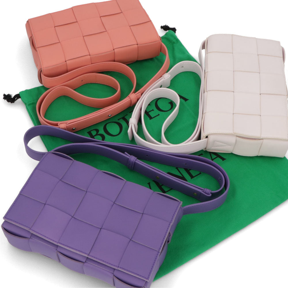 ボッテガ ヴェネタ BOTTEGA VENETA バッグ ショルダーバッグ レディース CASSETTE NAPPA パープル ホワイト サーモンピンク ラムレザー クロスボディバッグ ボックス型 クラッチバッグ ショルダーバッグ 578004 VMAY1