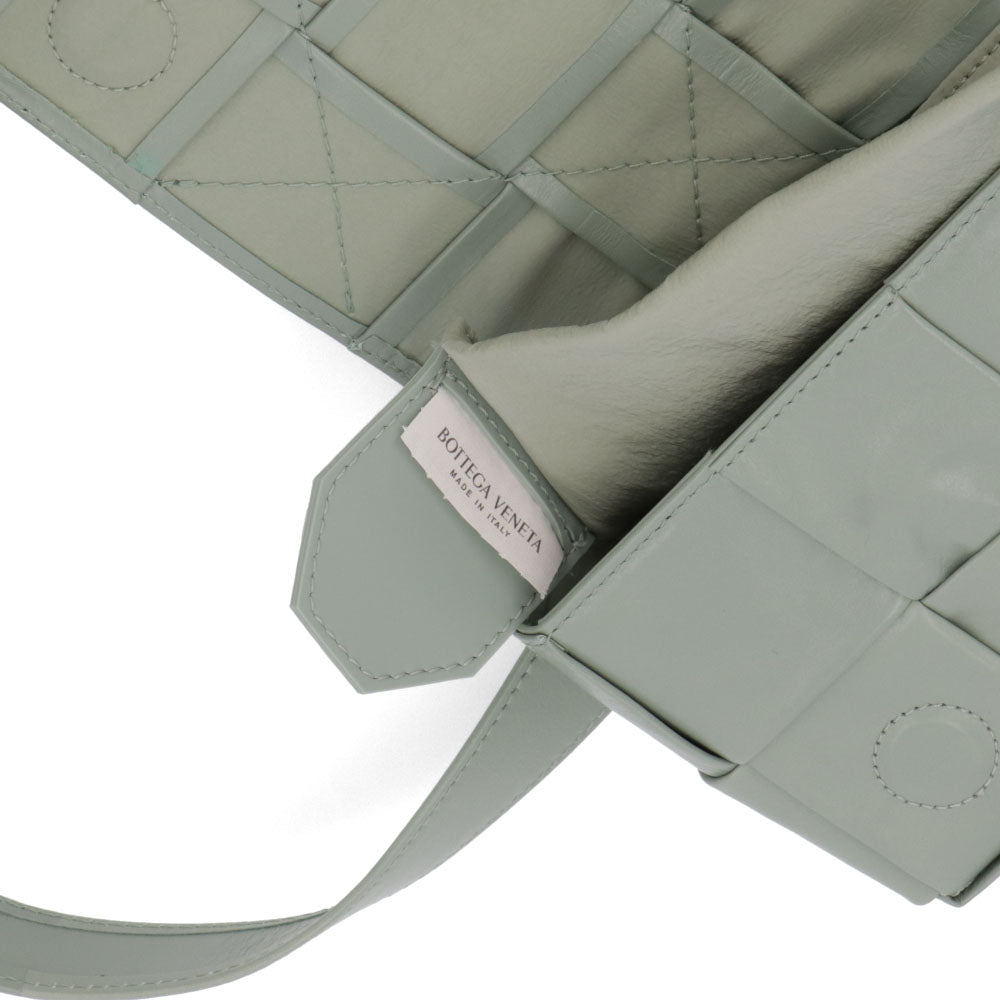 ボッテガ ヴェネタ BOTTEGA VENETA バッグ ショルダーバッグ ユニセックス CASSETTE ライトグリーン ベージュ カーフスキン ペーパーカーフ マキシイントレチャートレザー ミニベルトバッグ ボディバッグ 651053 VCQ72