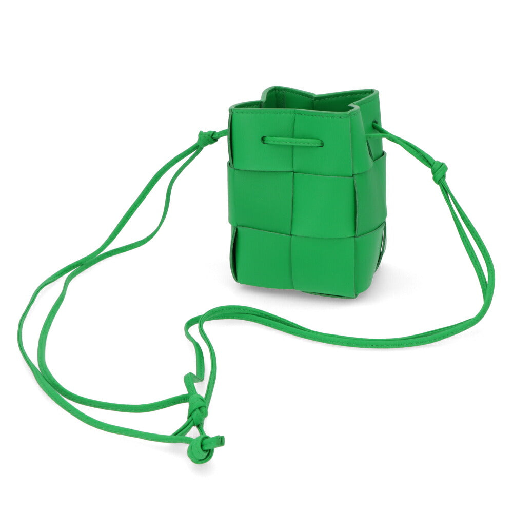 ボッテガ ヴェネタ BOTTEGA VENETA バッグ ショルダーバッグ レディース MINI CASSETTE BUCKET BAG グリーン ラムスキン カーフレザー マキシイントレチャートレザー ミニバッグ ドローストリング 680217 VCQC4