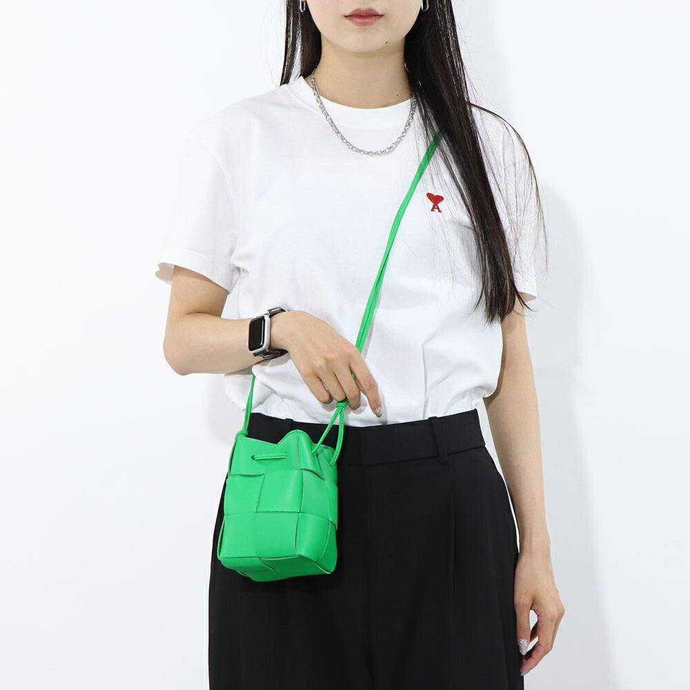 ボッテガ ヴェネタ BOTTEGA VENETA バッグ ショルダーバッグ レディース MINI CASSETTE BUCKET BAG グリーン ラムスキン カーフレザー マキシイントレチャートレザー ミニバッグ ドローストリング 680217 VCQC4
