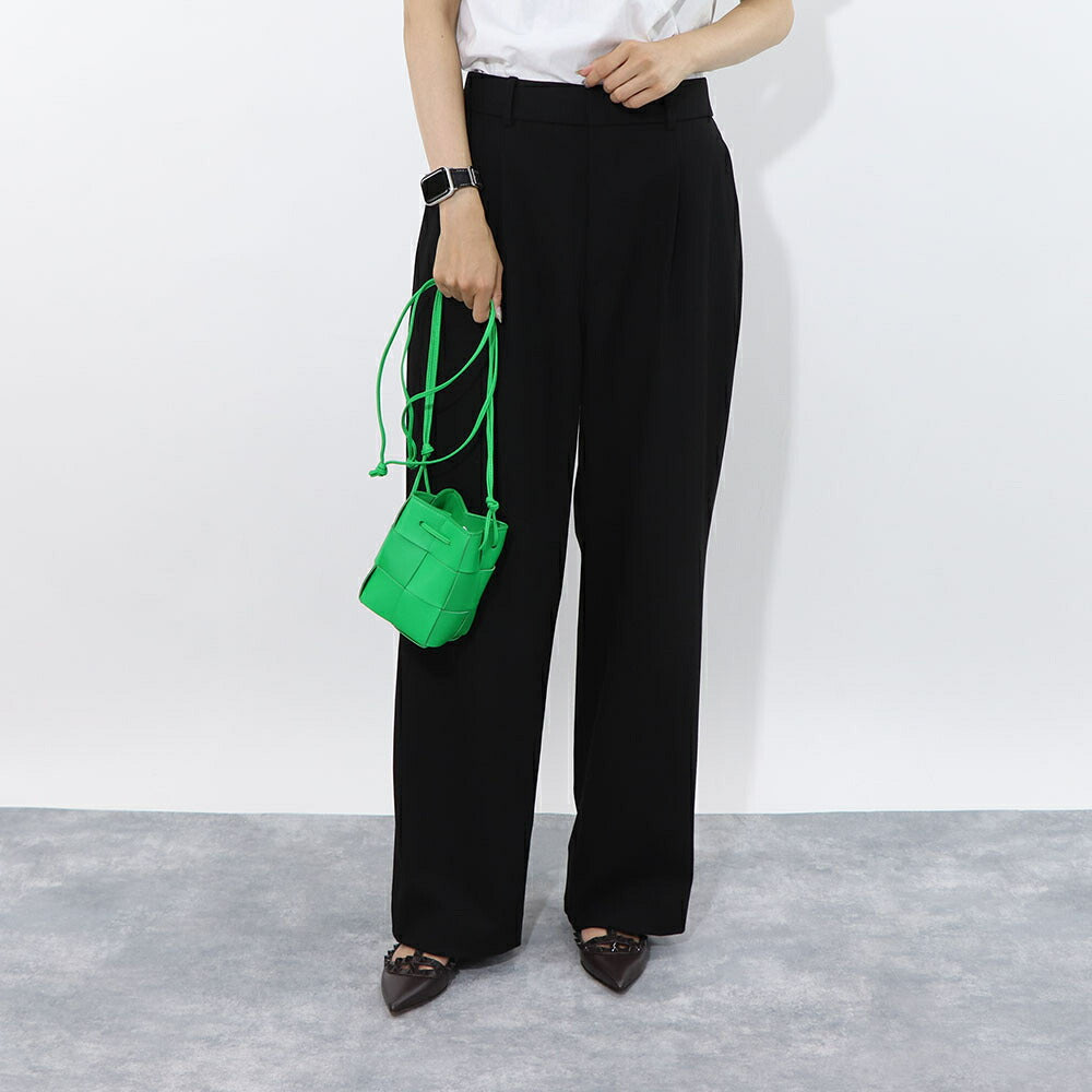ボッテガ ヴェネタ BOTTEGA VENETA バッグ ショルダーバッグ レディース MINI CASSETTE BUCKET BAG グリーン ラムスキン カーフレザー マキシイントレチャートレザー ミニバッグ ドローストリング 680217 VCQC4