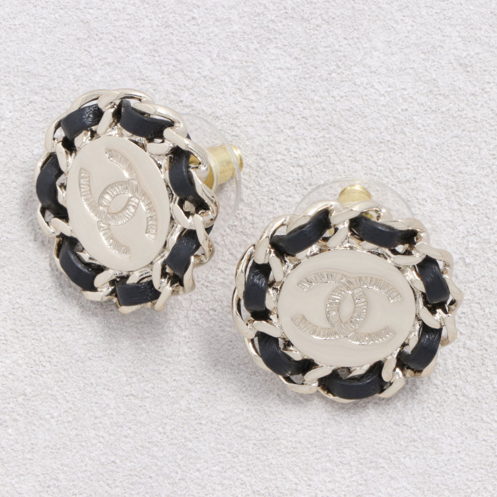 CHANEL ピアス ゴールド レザー CCマーク チェーン