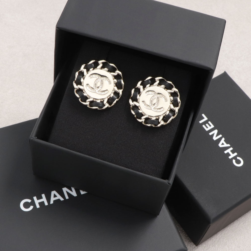 CHANEL ピアス ゴールド レザー CCマーク チェーン