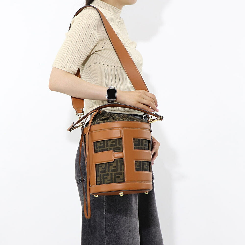 FENDI ショルダーバッグ ステップアウト ミディアム