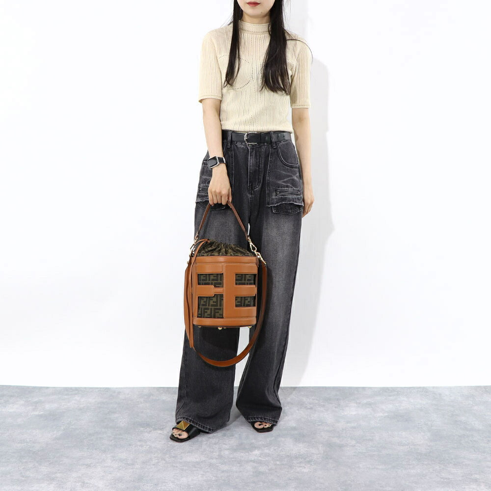 FENDI ショルダーバッグ ステップアウト ミディアム