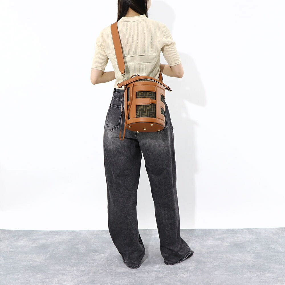 フェンディ FENDI バッグ ショルダーバッグ レディース ステップアウト ミディアム ブラウン キャンバス レザー ロゴ 総柄 2Way ハンドバッグ ゴールド金具 8BT364 APES
