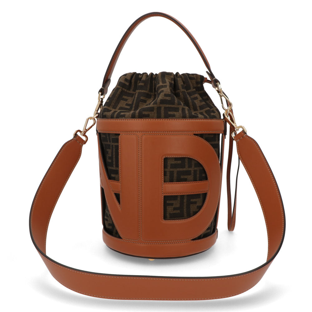 FENDI ショルダーバッグ ステップアウト ミディアム