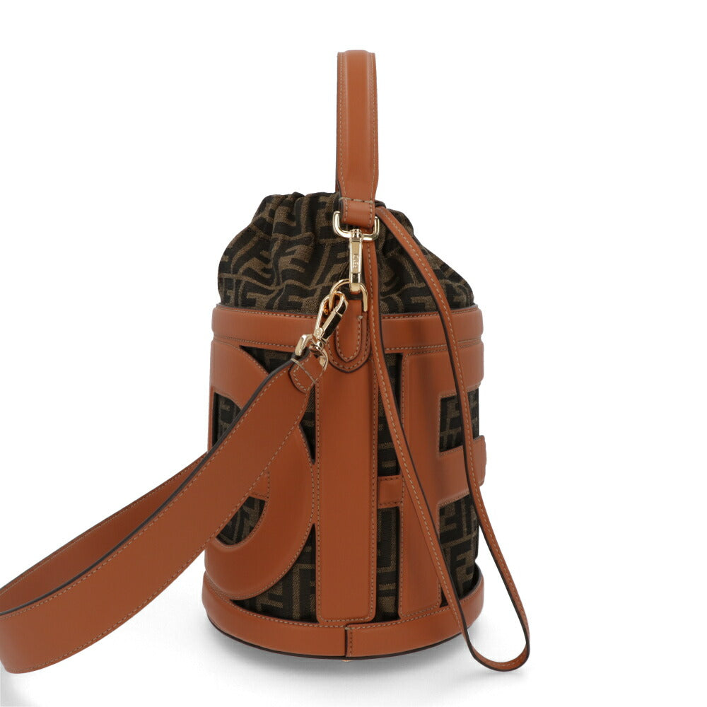 FENDI ショルダーバッグ ステップアウト ミディアム