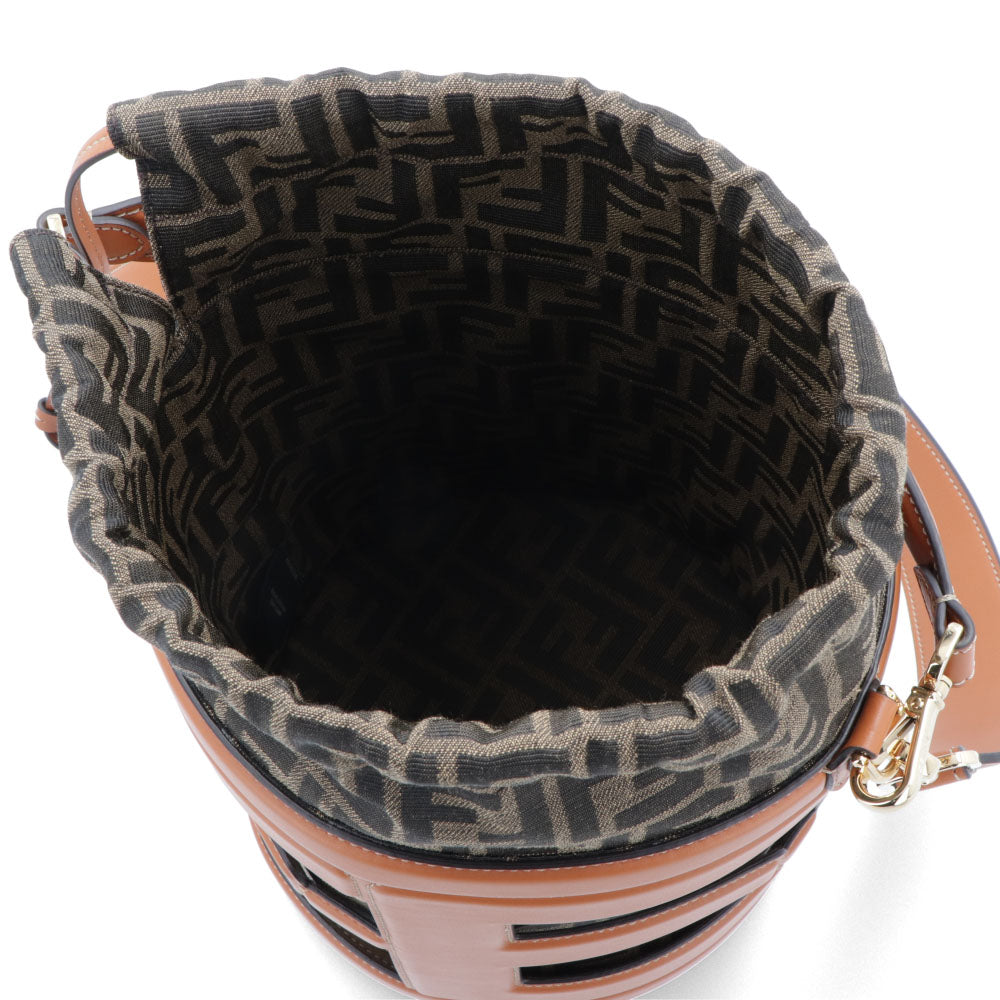 FENDI ショルダーバッグ ステップアウト ミディアム