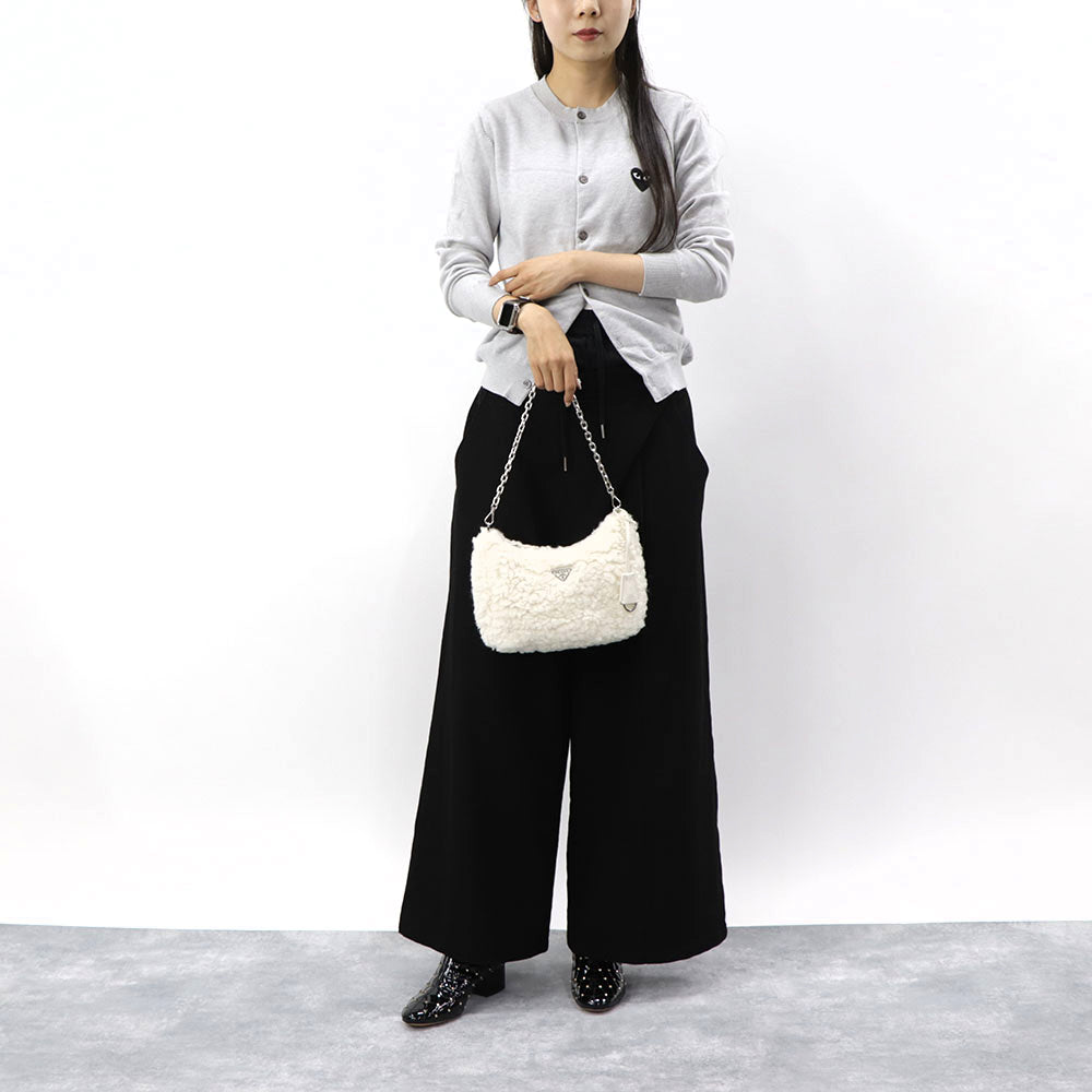 プラダ PRADA バッグ ショルダーバッグ レディース ホワイト ウール カシミヤ ロゴ 2Way ハンドバッグ ボア ファー チェーン